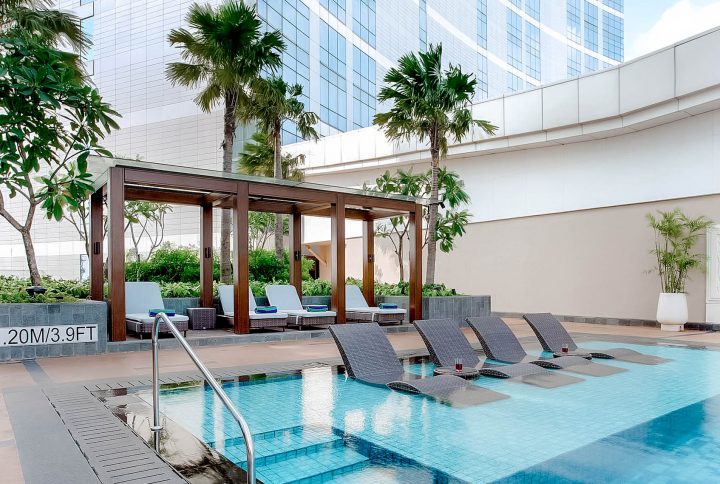 OUTDOOR DAYBED PROVIDES A TOUCH OF CLASS TO YOUR PATIO DECOR